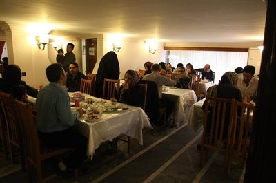 رستوران میزبان
