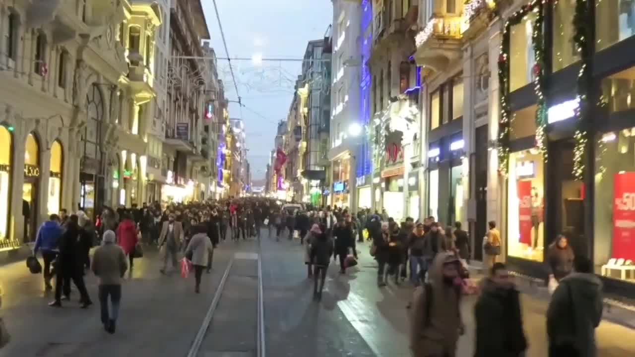 گردش در خیابان استقلال استانبول