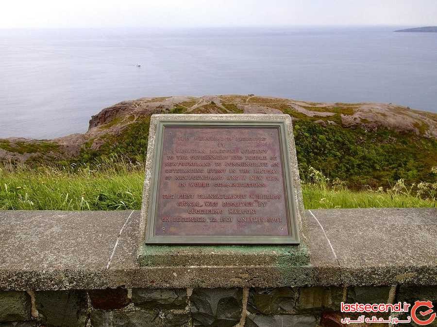  در بالای تپه ی سیگنال تابلویی به هدف بزرگداشت این واقعه ی تاریخی نصب شده است.