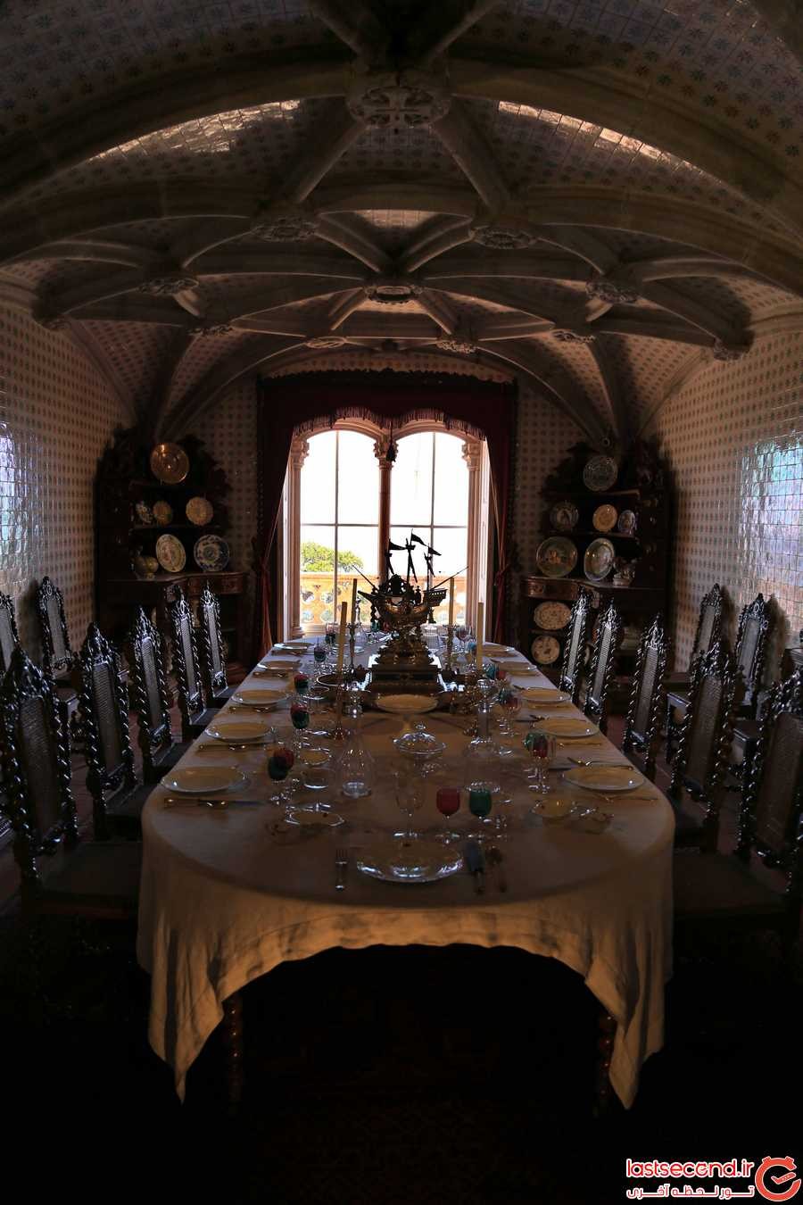  سالن و میز غذاخوری داخل کاخ 