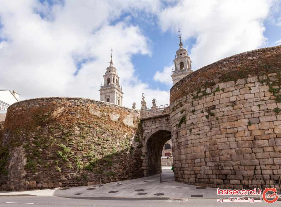 لوگو ؛ شهری احاطه شده در میان دیوارها در اسپانیا ‏