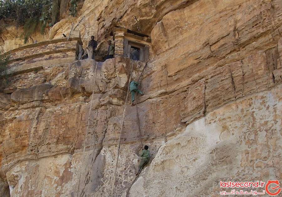  دسترسی به صومعه ی دبره دامو Debre Damo تنها به کمک طناب و با صخره نوردی امکان پذیر است.