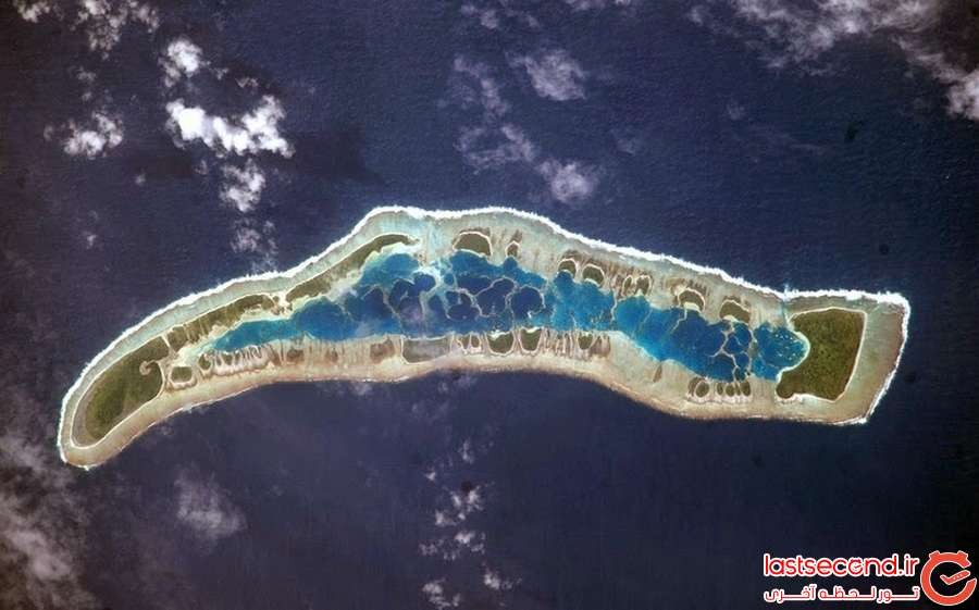 عکس ماهواره ای از جزیره کارولین که نام آن در سال 2000 به جزیره هزاره تغییر کرد.