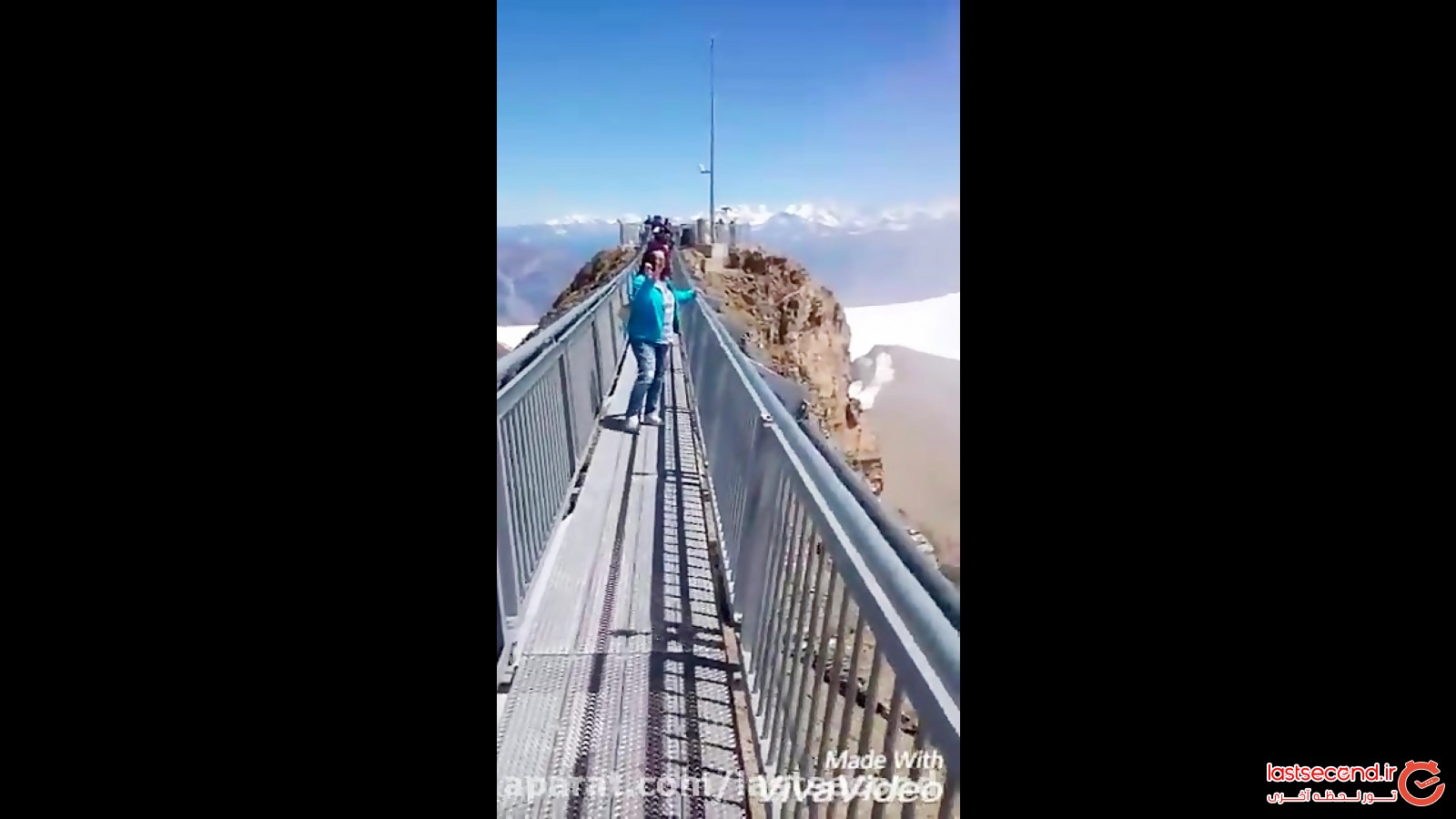 حرکت روی پلی معلق در سوئیس