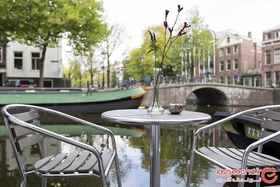 اقامتگاههای قایقی در کنار کانال های آمستردام