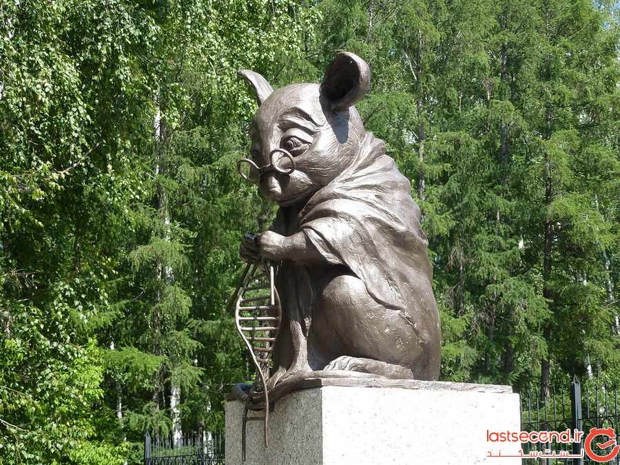 عجیب ترین مجسمه هایی که در روسیه می توانید ببینید