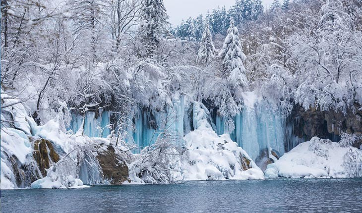 تصاویر رویایی از آبشار یخ زده پلیتویک در کرواسی ‏