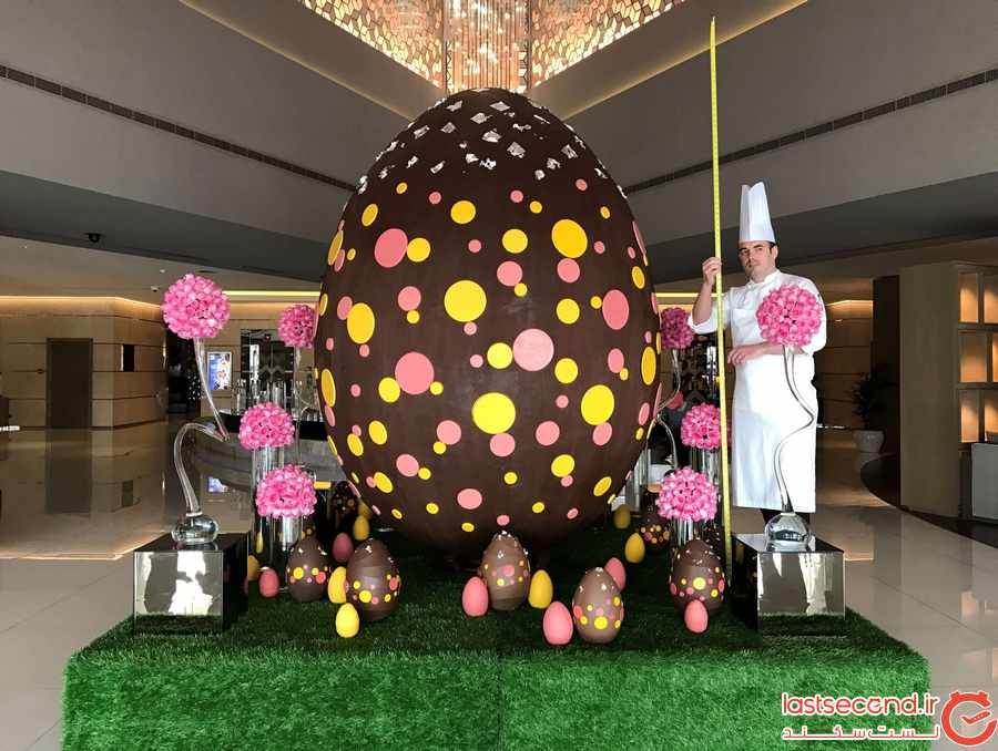 بزرگ ترین تخم مرغ شکلاتی در هتل مجلل فِیرموت دبی ‏