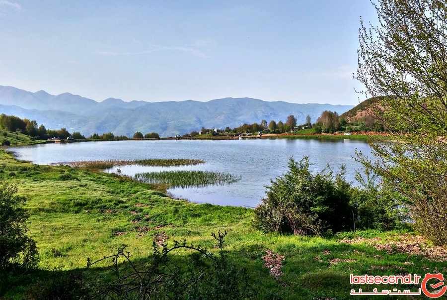 آبگیر زیبای وی یستان در دامنه البرز‎