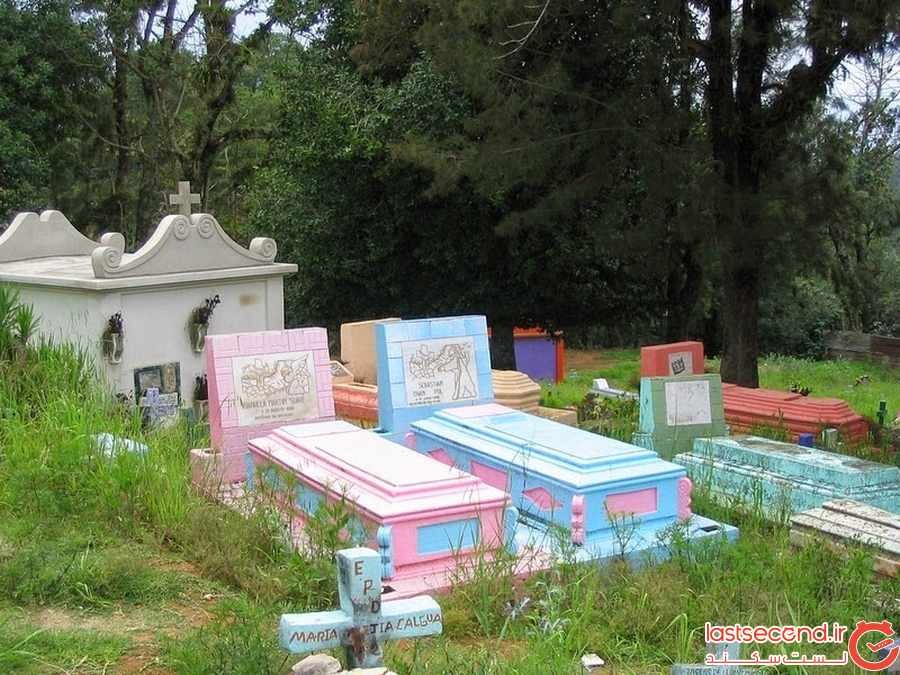 قبرستانی رنگارنگ در گواتمالا