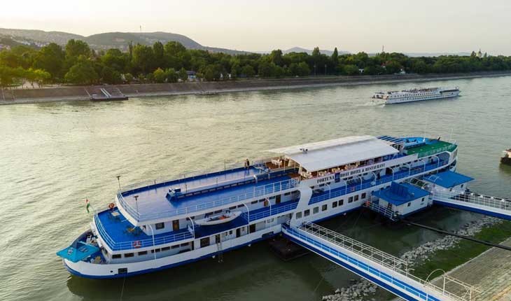 هتل فورچونا بوت ( ‏Fortuna Boat‏) ، هتلی به روی آب در بوداپست ‏