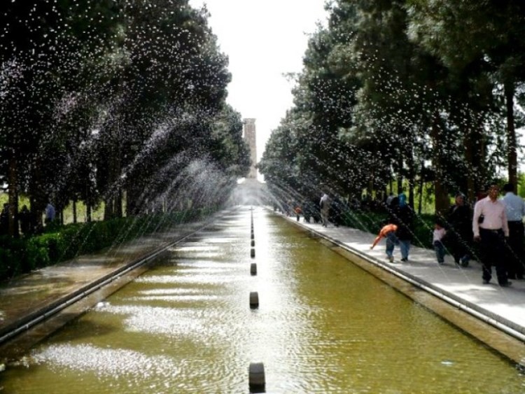 Dowlat Abad Garden (1).jpg