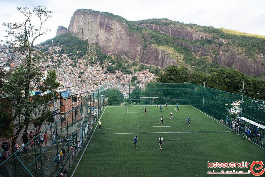 زمین های فوتبال در عجیب ترین نقاط جهان