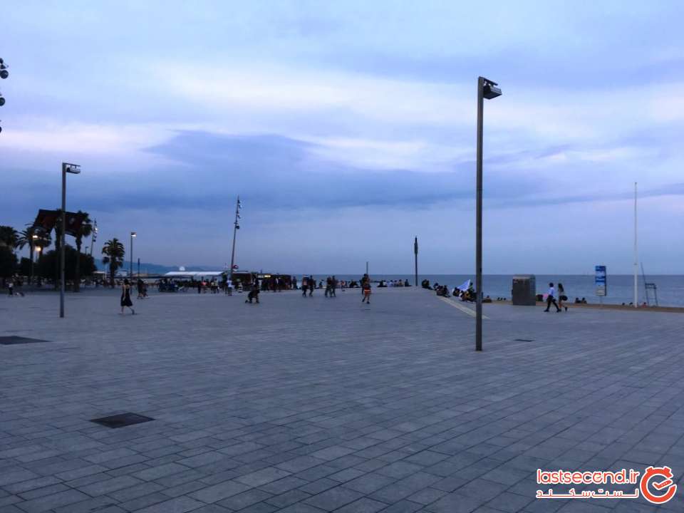 ساحل Barceloneta