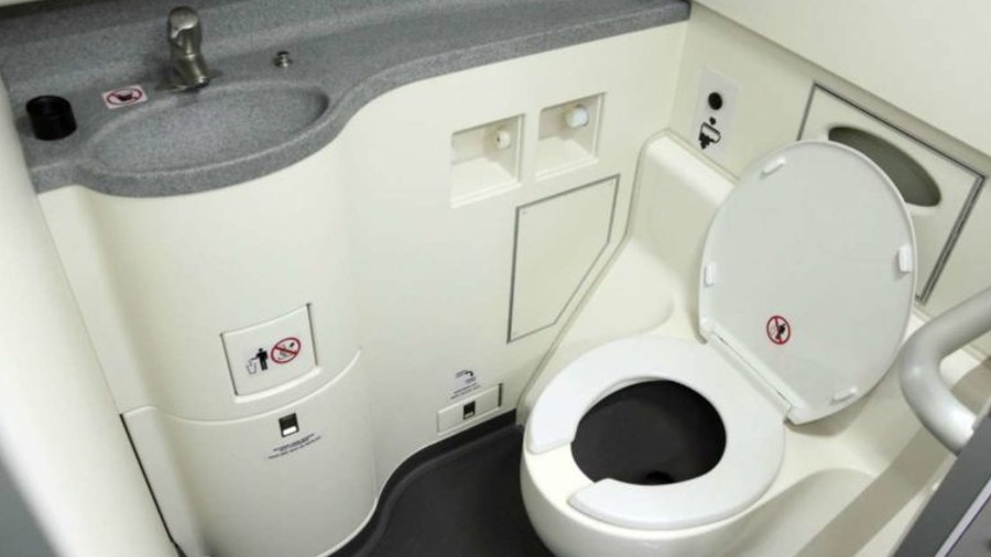 توالت هواپیما با ضایعات ما چه می‌کند؟