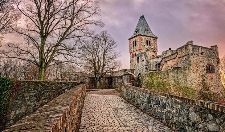 رازهای قلعه فرانکشتاین در آلمان