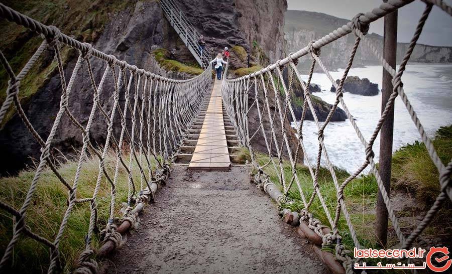 پل طنابی Carrick-a-Rede در شمال ایرلند