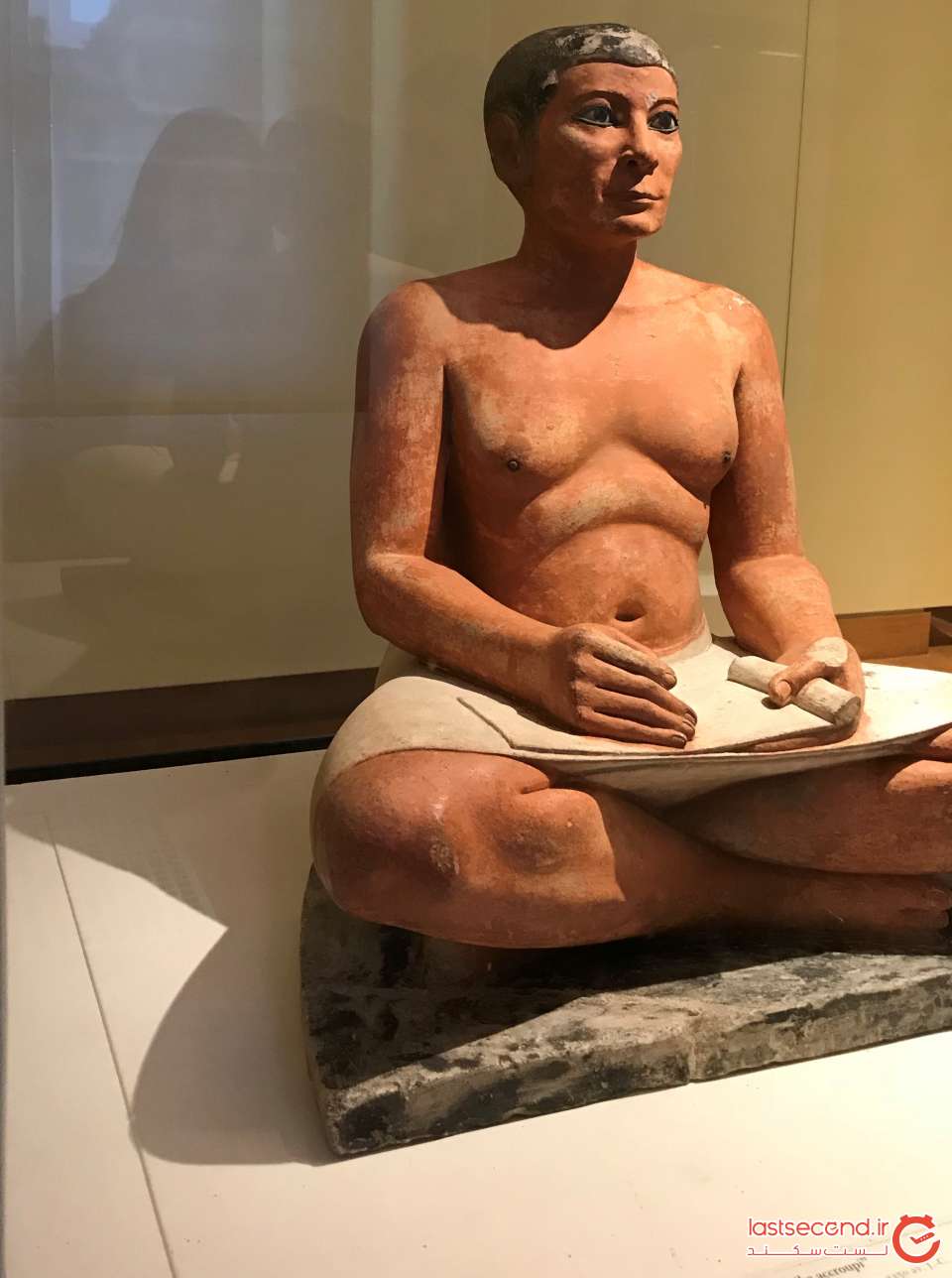 مجسمه راهب نشسته