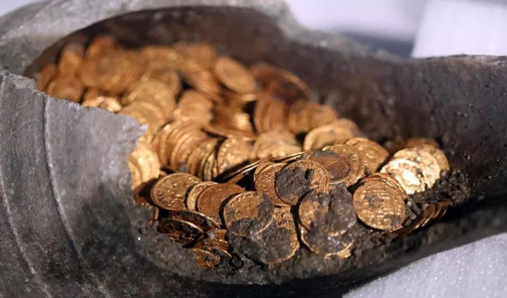 کشف صدها سکه طلا هنگام گود برداری در شمال ایتالیا