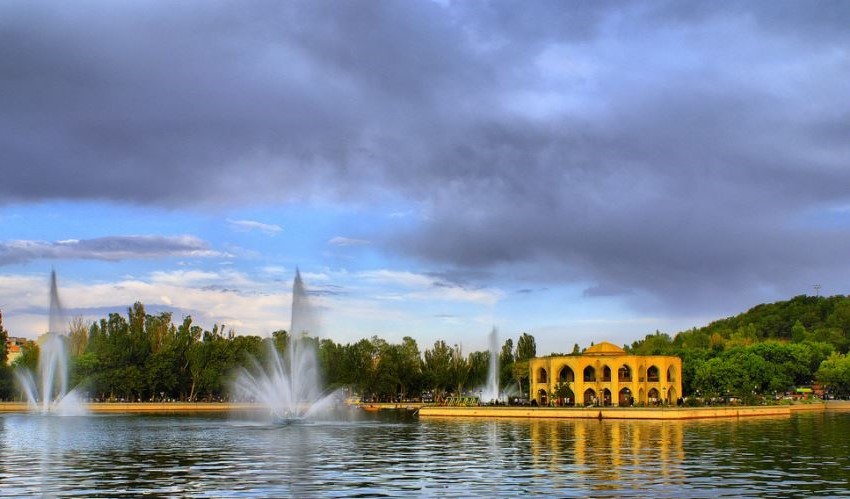 El Goli Parc Tabriz (2).jpg
