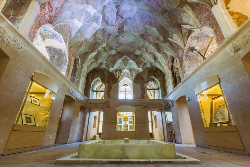 Chehel Sotoun Museum Palace Qazvin (7).jpg