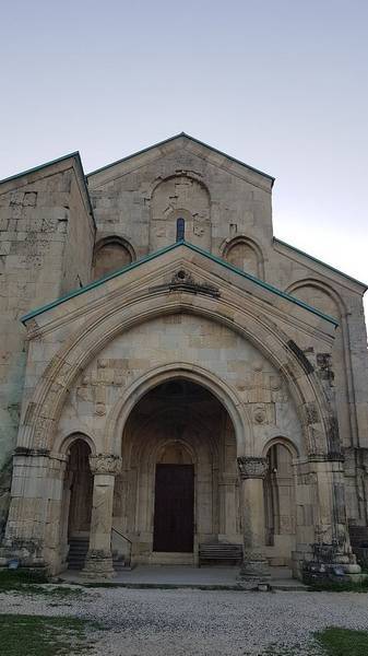 Bagrati Cathedral (2).jpg