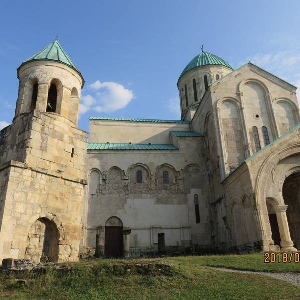 Bagrati Cathedral (11).jpg