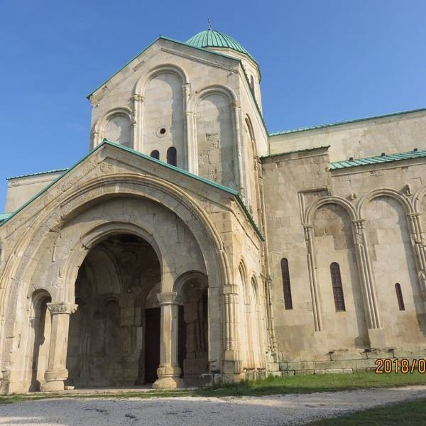 Bagrati Cathedral (13).jpg