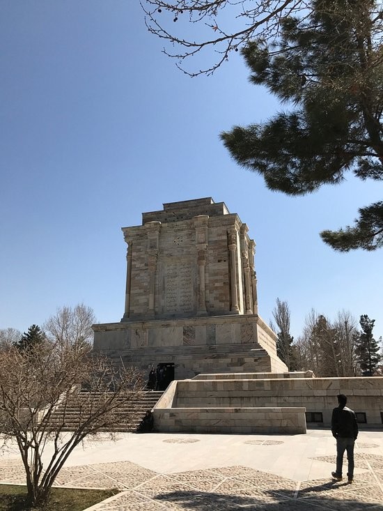 Tomb of Ferdowsi (5).jpg