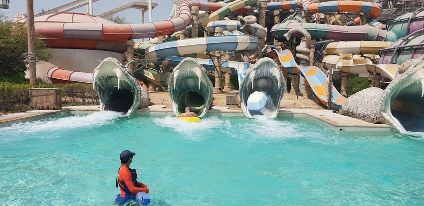 Yas Waterworld Abu Dhabi (11).jpg