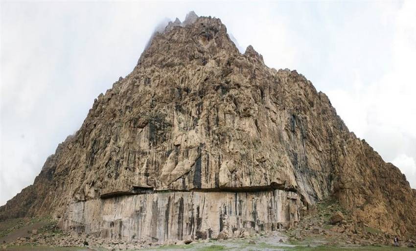Mount Behistun (5).jpg