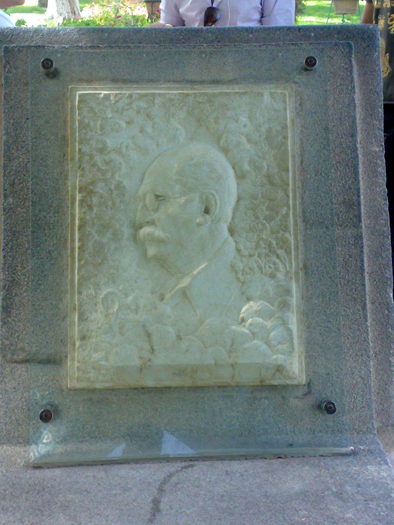 Tomb Kamal Ol Molk (3).jpg