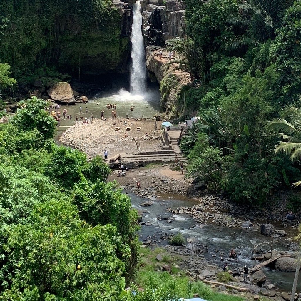 Tegenungan Waterfall (4).jpg
