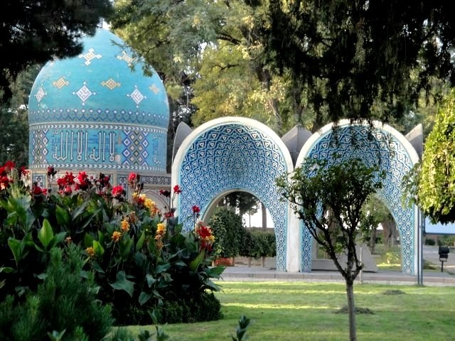 Mausoleum of Attar Neyshaburi (2).jpg