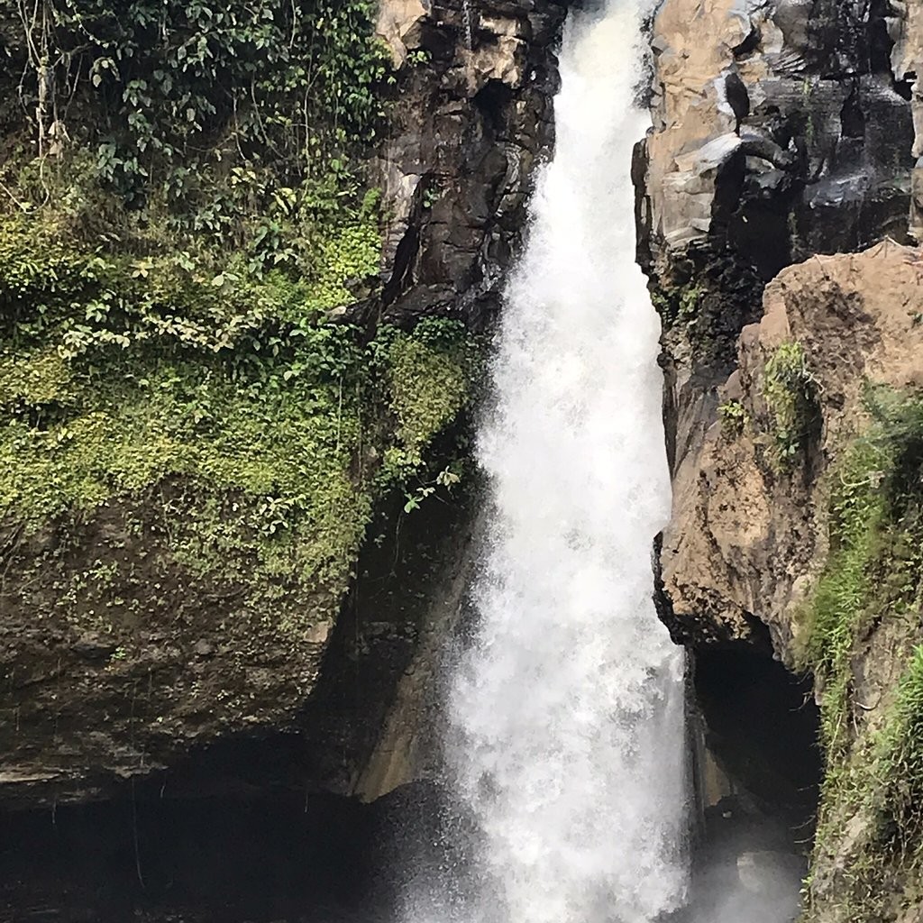Tegenungan Waterfall (6).jpg