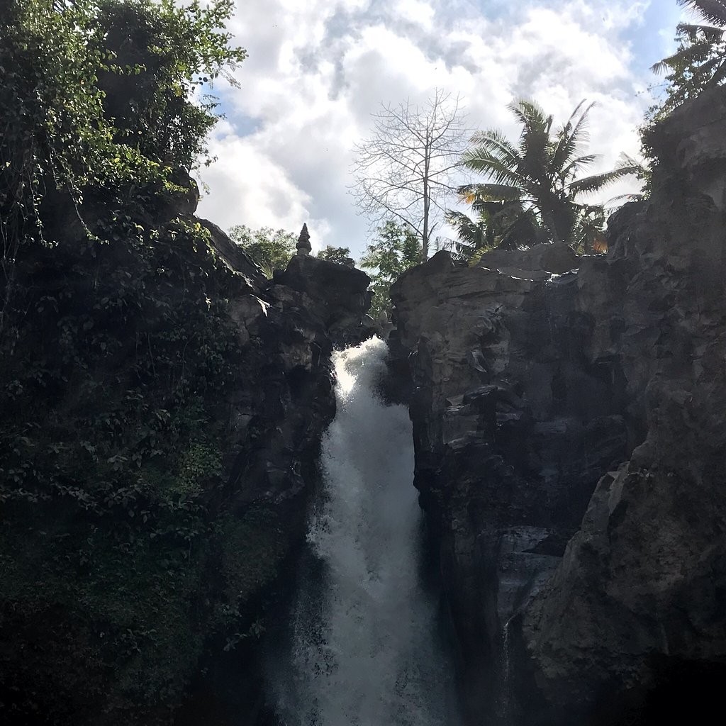 Tegenungan Waterfall (7).jpg