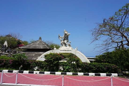 Uluwatu Temple (2).jpg