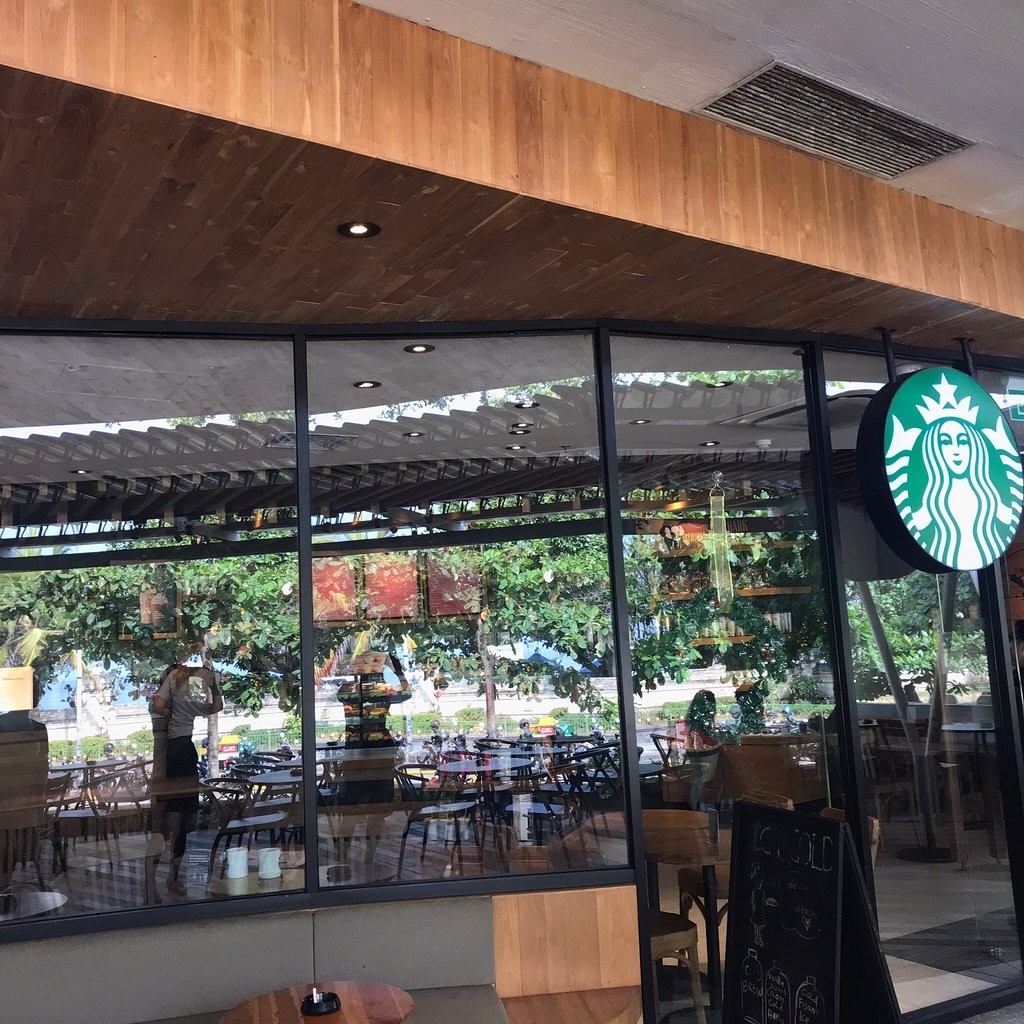 Beachwalk Shopping Center (8).jpg