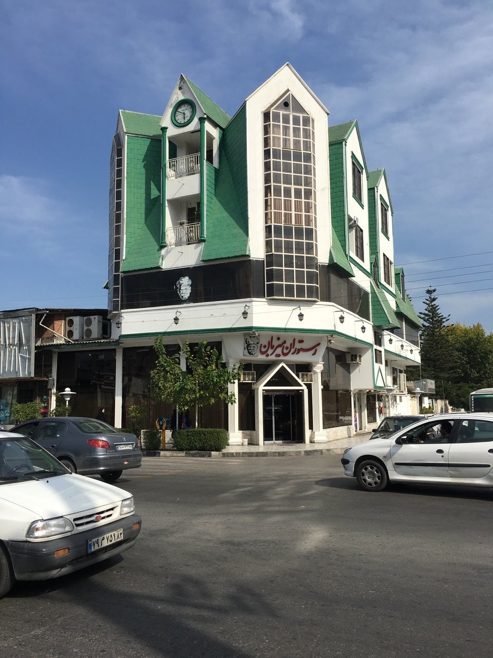 Mizban Restaurant (13).jpg