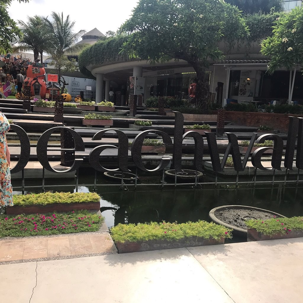 Beachwalk Shopping Center (11).jpg