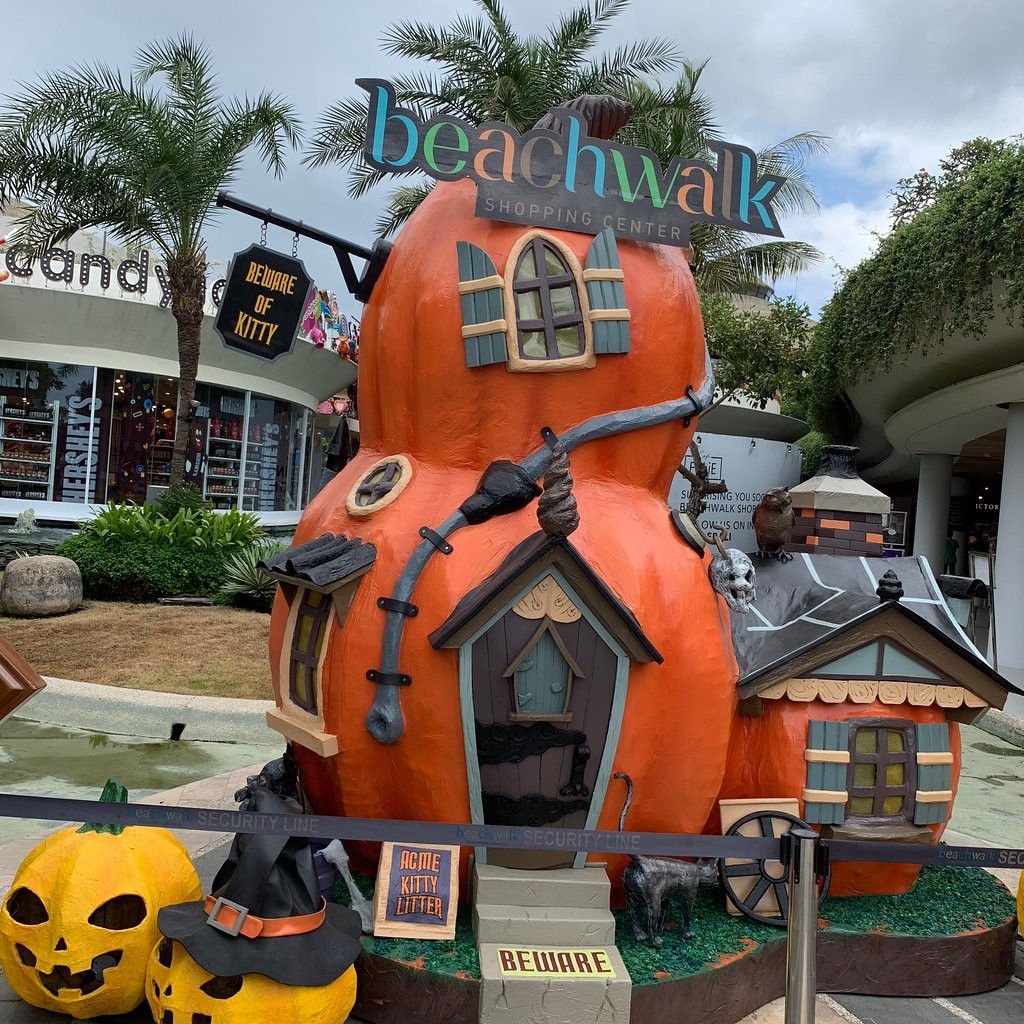 Beachwalk Shopping Center (7).jpg