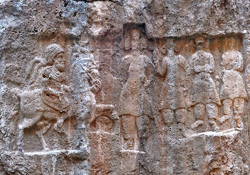 Khong-e Azhdar Rock Relief-01.jpg