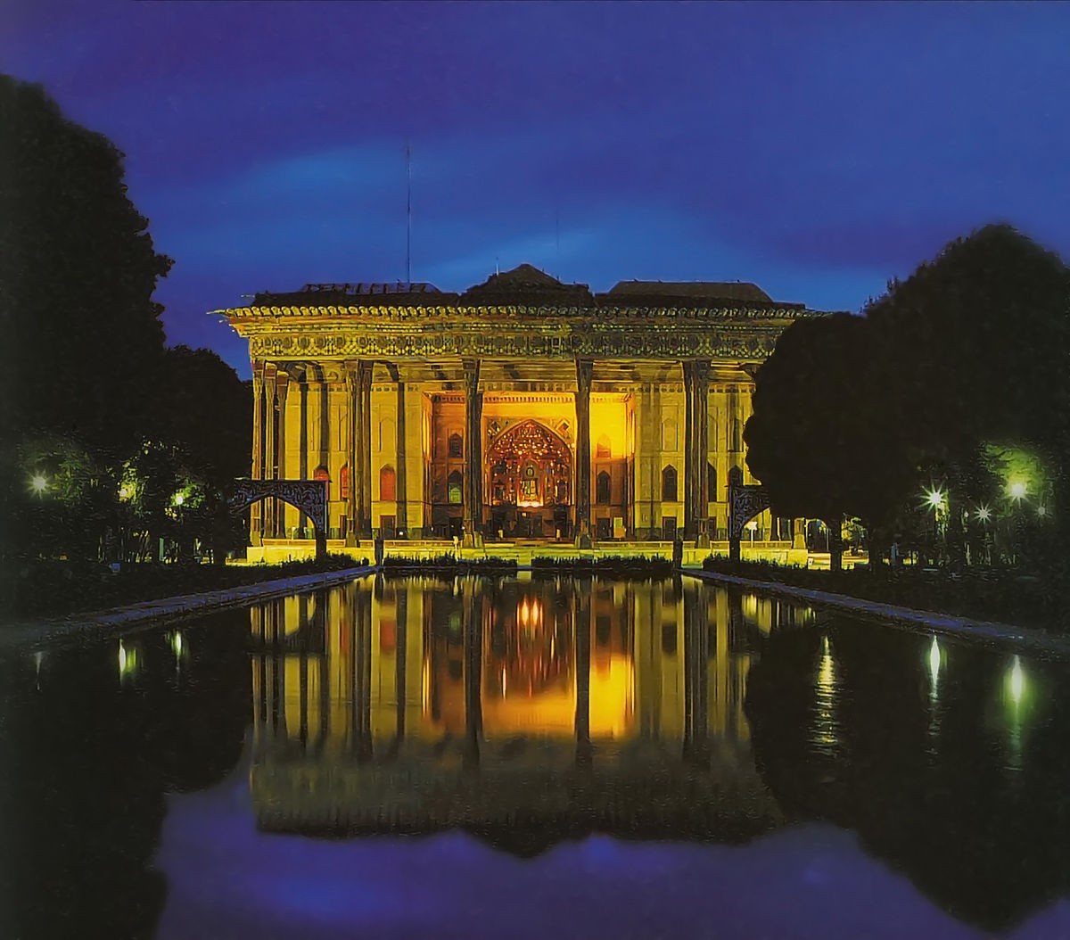 Chehel Sotoun Palace (1).jpg
