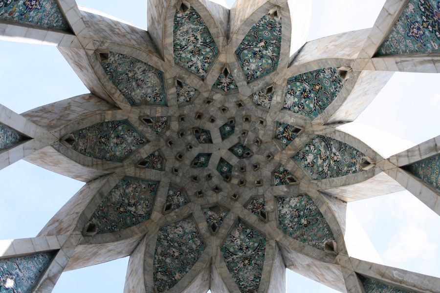 Mausoleum of Omar Khayyam-03.jpg