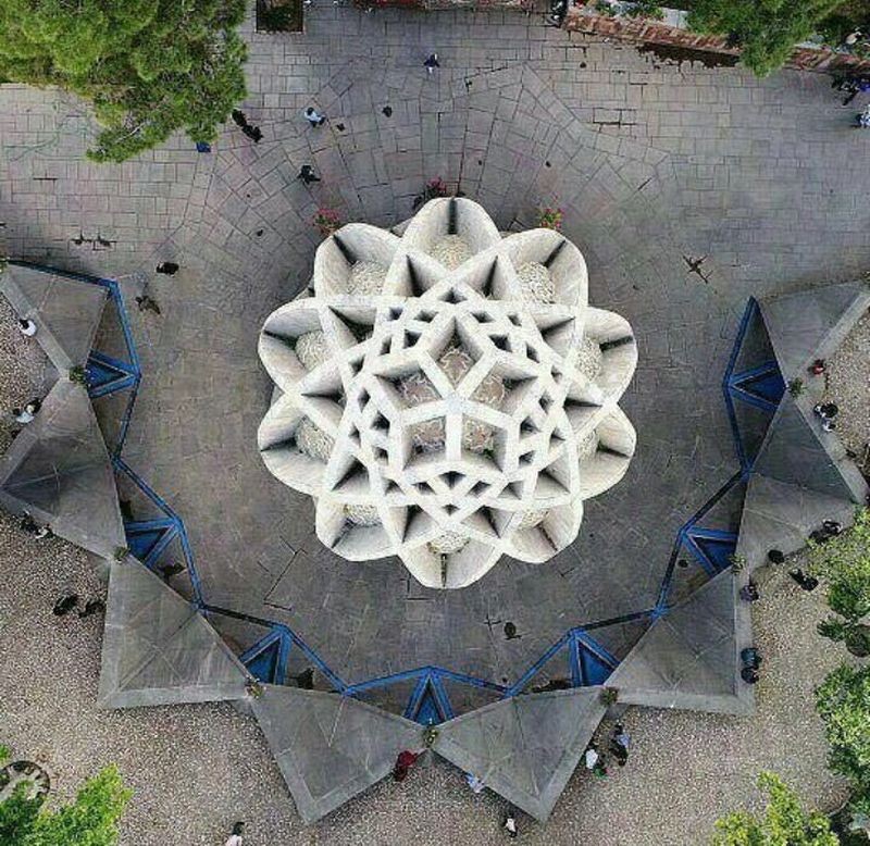 Mausoleum of Omar Khayyam-01.jpg