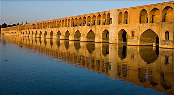 Siosepol Bridge (5).jpg