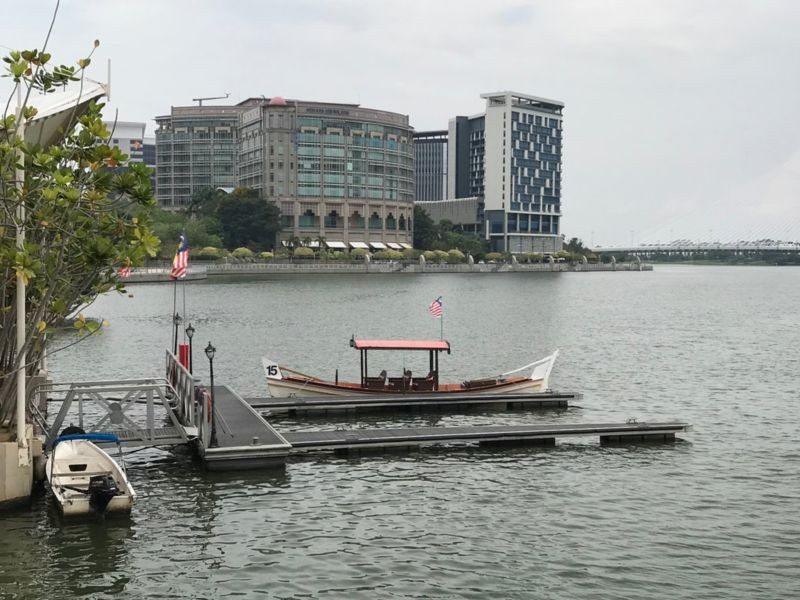 Putrajaya Lake (2).jpg