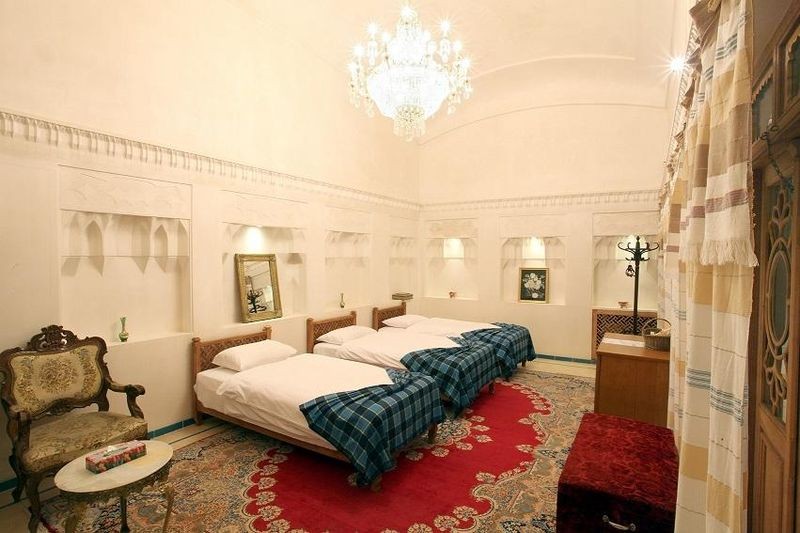 Mahinestan Raheb Hotel-03.jpg