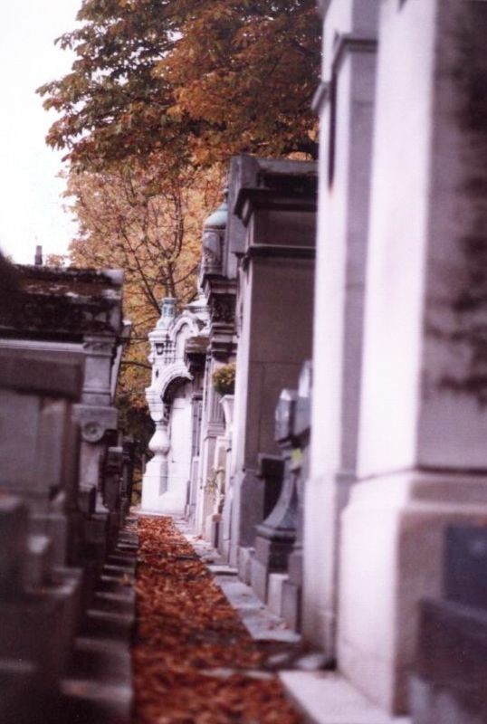 Pere-Lachaise Cemetery (9).jpg