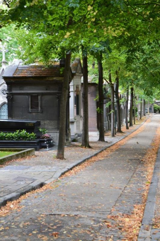 Pere-Lachaise Cemetery (3).jpg